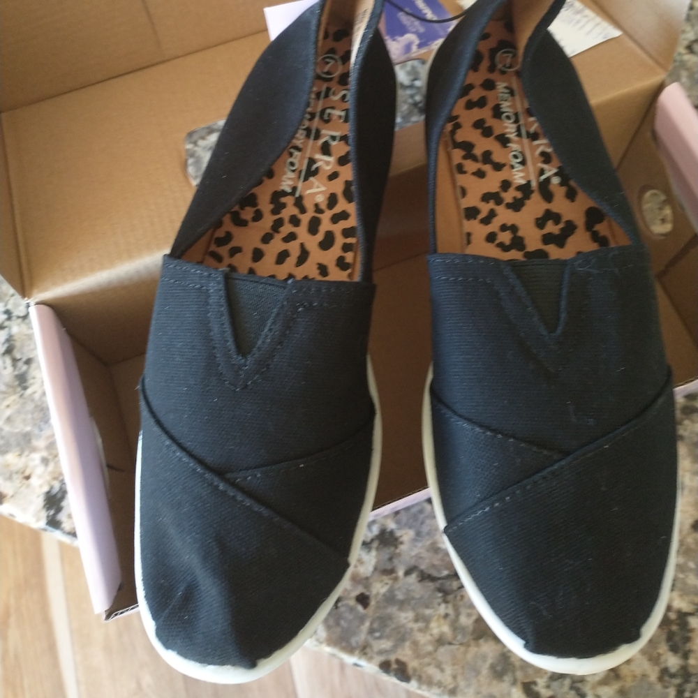 Serra Ladies Memory Foam Canvas slip-ons